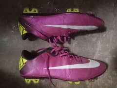 Original football shoes in reasonable price