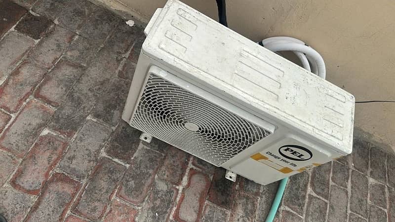 Good condition AC 1 ton 1