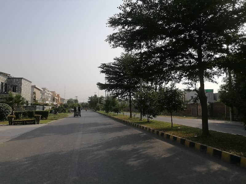 Get Your Hands On Residential Plot In Lahore Best Area 5