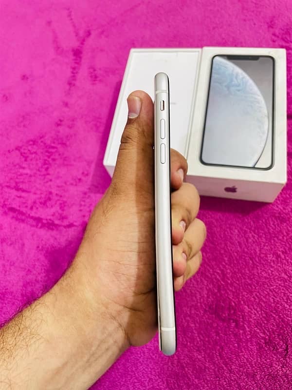 iphone Xr 64gb full box factory unlock 4