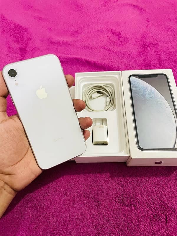 iphone Xr 64gb full box factory unlock 6