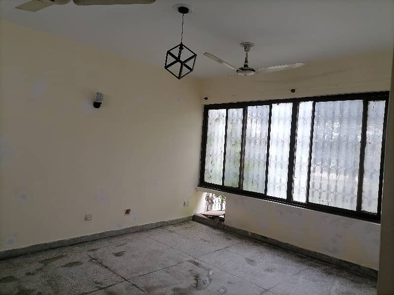 10 Marla House In Stunning Askari 5 Is Available For rent 1