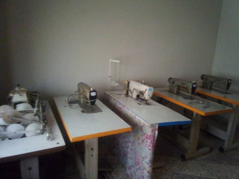 Four Sweing machine & 1 Overlocker Machine For Sale. 1