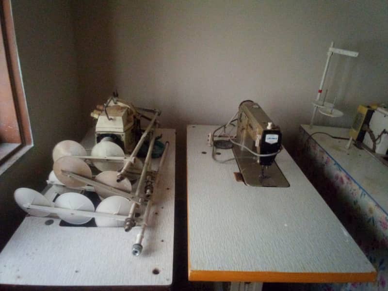 Four Sweing machine & 1 Overlocker Machine For Sale. 2