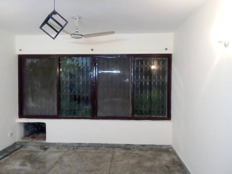 Centrally Located Flat In Askari 5 Is Available For sale 2