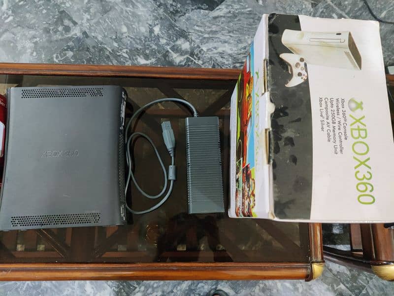 Xbox 360 Jasper 320GB with 2 Controller 1