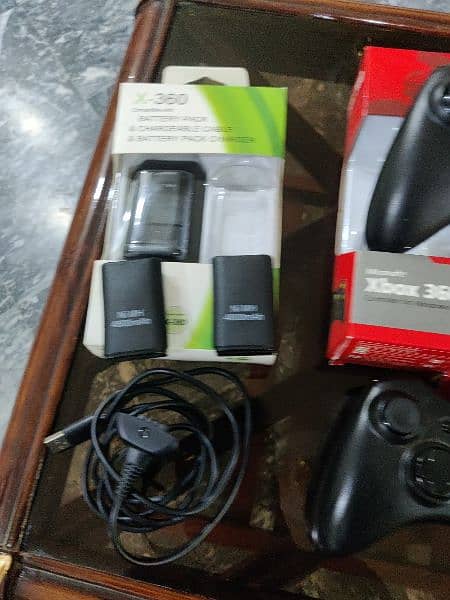 Xbox 360 Jasper 320GB with 2 Controller 2