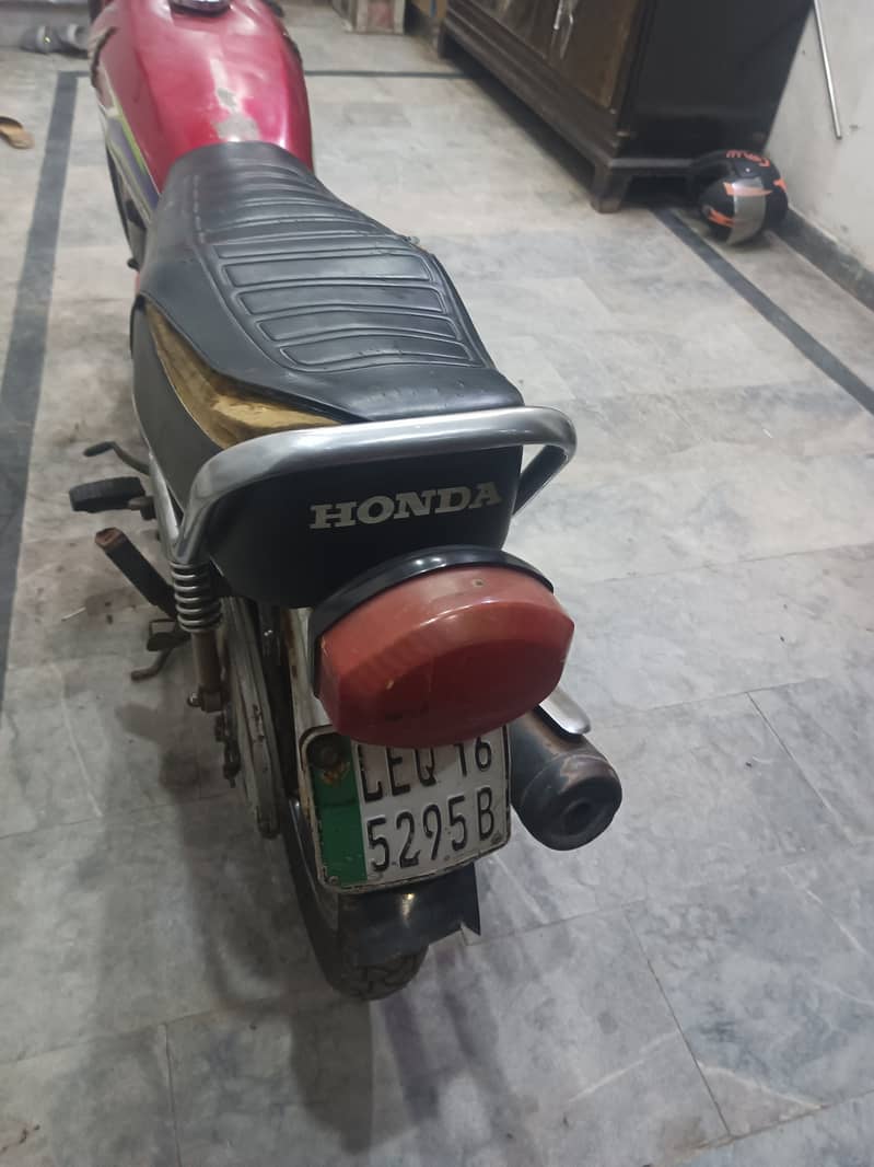 selling Honda 125 1