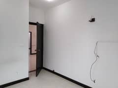 Centrally Located Flat Available In Gulshan-e-Iqbal - Block 5 For sale 0