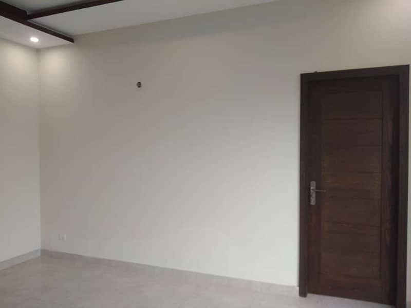 1 KANAL UPPER PORTION AVAILABLE FOR RENT PHASE 7 DHA Lahore 6