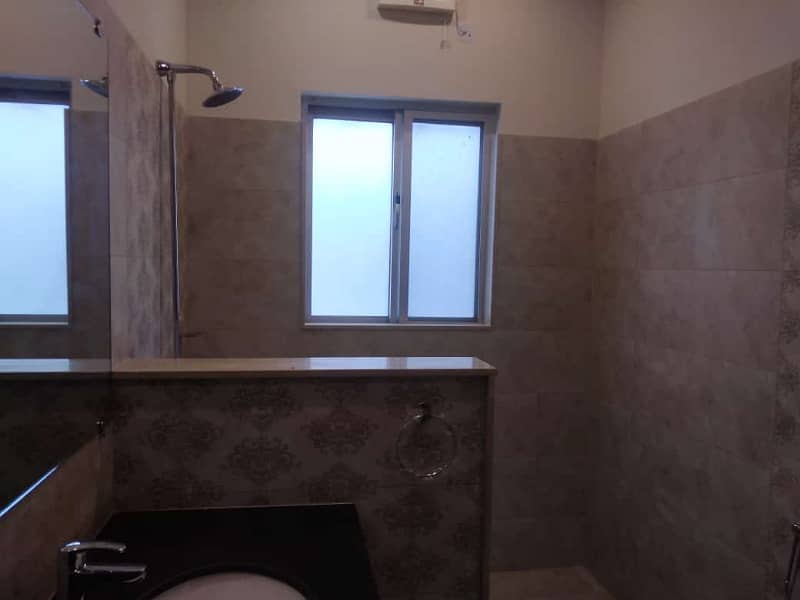 1 KANAL UPPER PORTION AVAILABLE FOR RENT PHASE 7 DHA Lahore 20