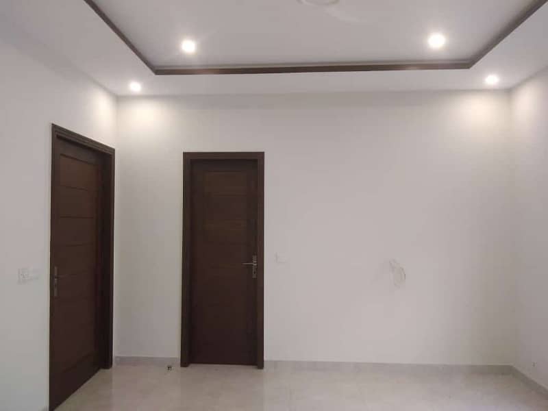 1 KANAL UPPER PORTION AVAILABLE FOR RENT PHASE 7 DHA Lahore 27