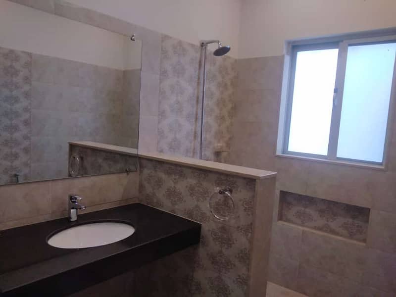 1 KANAL UPPER PORTION AVAILABLE FOR RENT PHASE 7 DHA Lahore 30