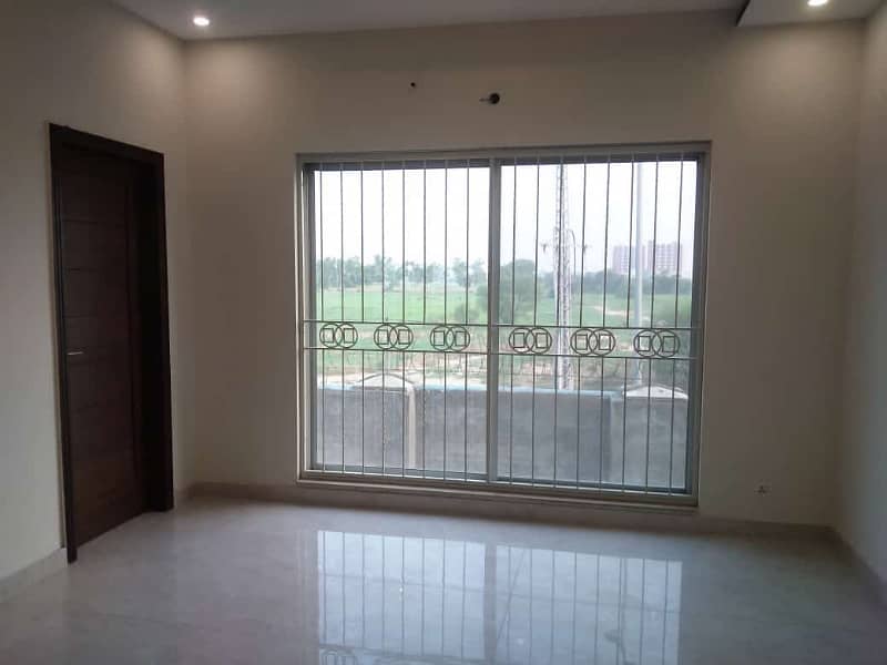 1 KANAL UPPER PORTION AVAILABLE FOR RENT PHASE 7 DHA Lahore 31