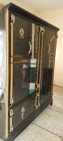 urgent sale almari, safe, cabinet 1