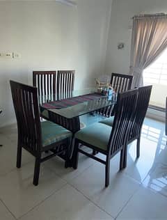 dinning table with 6 chairs