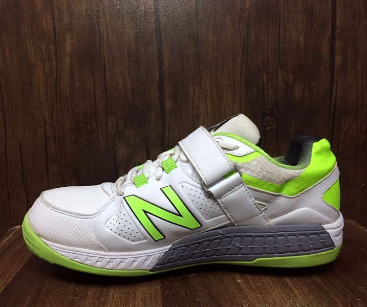 New Balance CK4040 v3 Cricket Shoes (Size: 44) 1