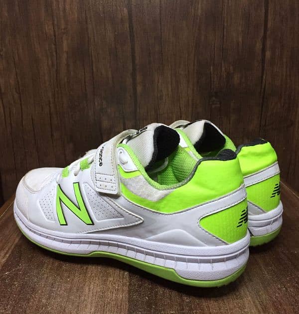 New Balance CK4040 v3 Cricket Shoes (Size: 44) 4