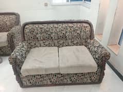 2 seater r 1 seater wala sofa Hy achi condition hy