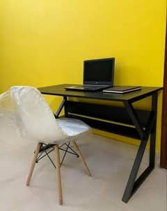 Computer table/laptop table/office workstation