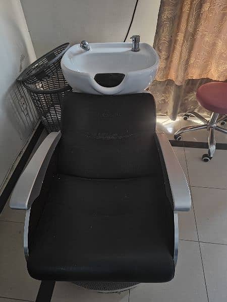 Hair cutting Chairs and head wash unit 3