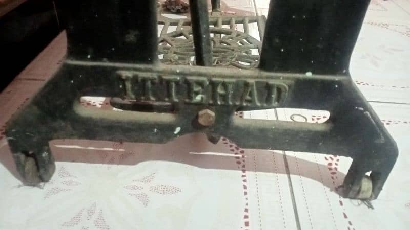 SEWING MACHINE IRON STAND 1