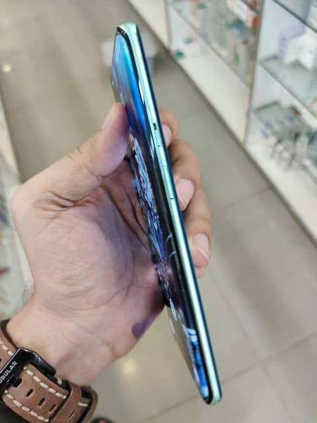 one plus 8pro 12/256. . .  10/10 condition 2