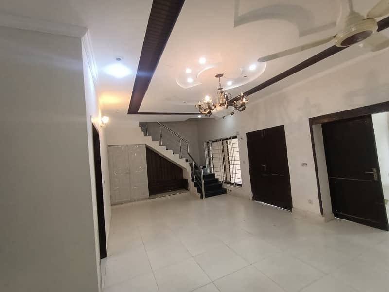 7 Marla single unit used house available for rent 2