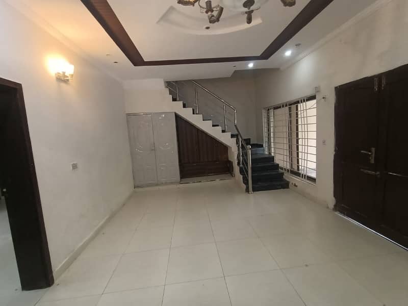 7 Marla single unit used house available for rent 3