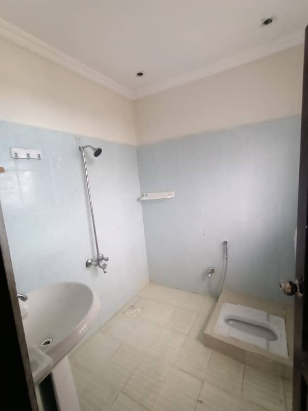 7 Marla single unit used house available for rent 10