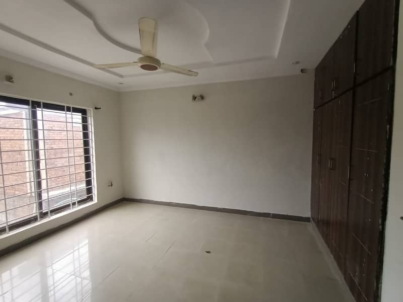 7 Marla single unit used house available for rent 11