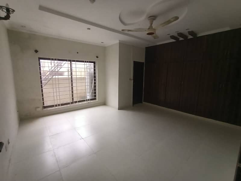 7 Marla single unit used house available for rent 12