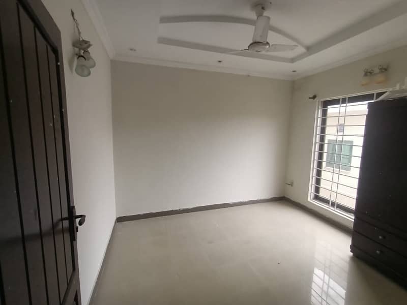 7 Marla single unit used house available for rent 13