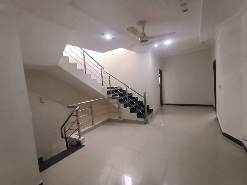 7 Marla single unit used house available for rent 14