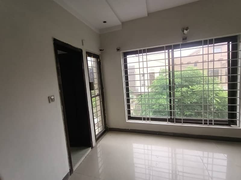 7 Marla single unit used house available for rent 16