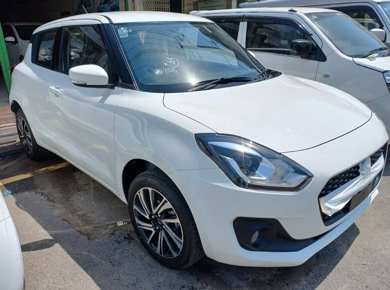 Suzuki Swift GLX CVT 2024 ZERO METER 2