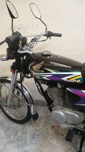 Honda 125 bio matic majood hai 6