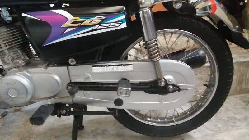 Honda 125 bio matic majood hai 18