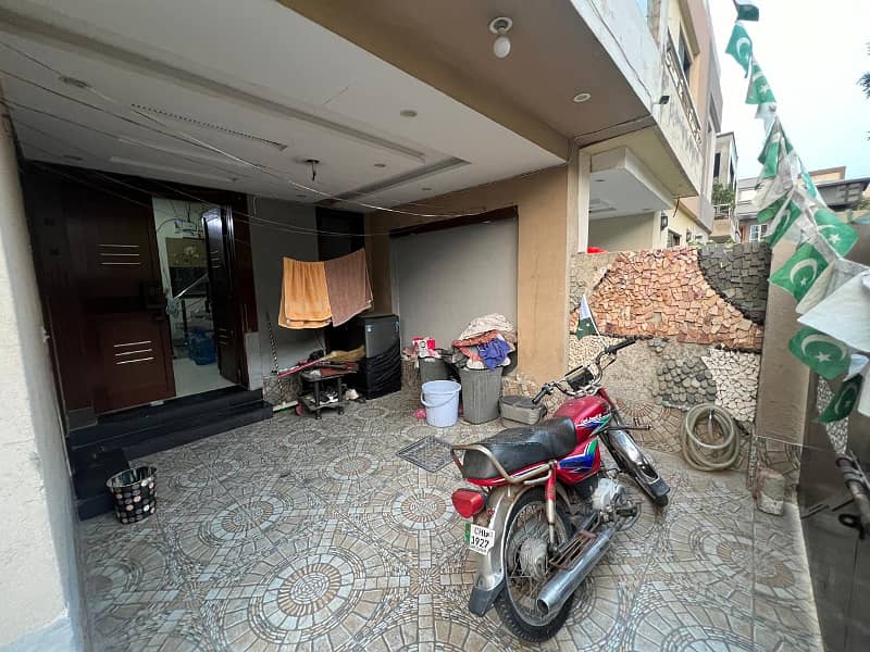 5 MARLA HOUSE FOR RENT IN BAHRIA TOWN LAHORE 1