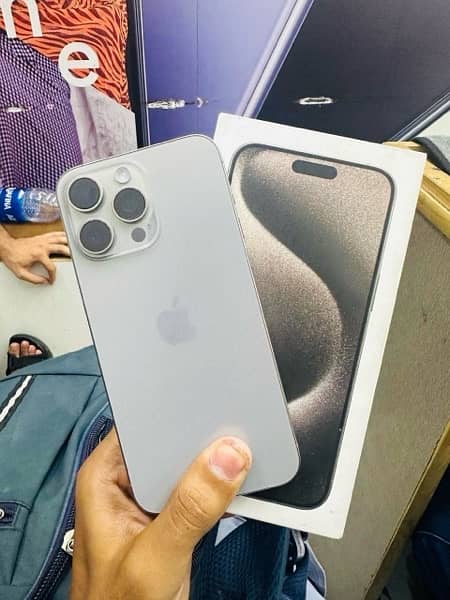 I phone 15 Pro MaX natural titanium 256 gb GV with box 0