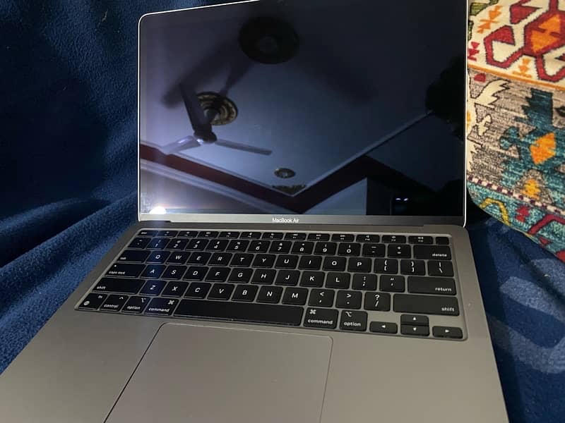 2020 macbook air M1 (read description ) 3