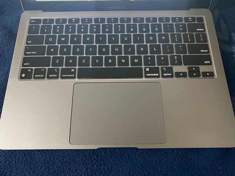 2020 macbook air M1 (read description ) 4