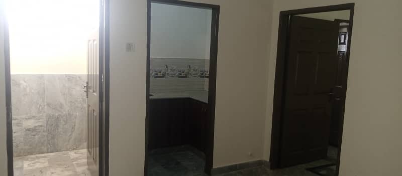 500 Sq ft 2nd floor flat for rent in johar town phase 2 4