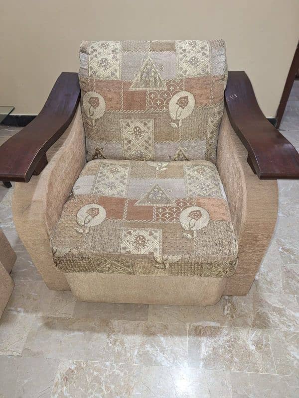 used sofa set in good condition only serious buyer contact 0