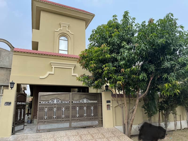 18 Marla Double Storey House 7-Bed Rooms Near To Mosque Near To Market Near To College Road 0