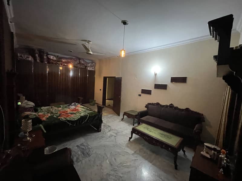 18 Marla Double Storey House 7-Bed Rooms Near To Mosque Near To Market Near To College Road 20