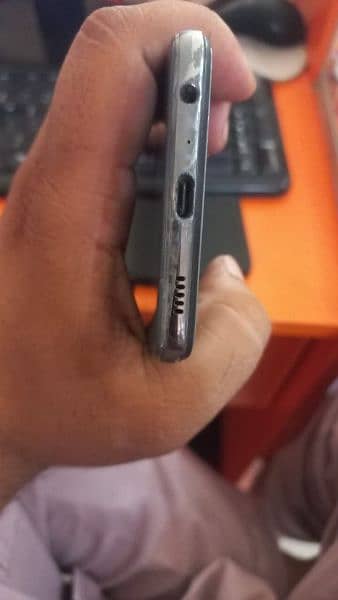 10/10 condition with original box samsung a 32 2