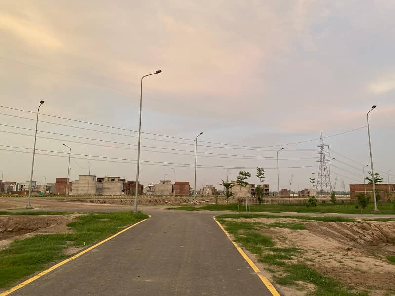 5 MARLA PLOT AVIALABLE FOR SALE IN PARKVIEW CITY 1