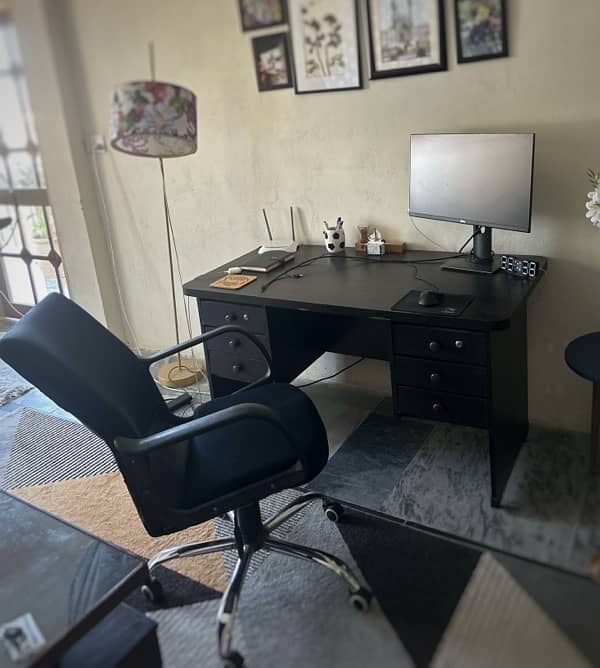 Office table and chair for sale 0