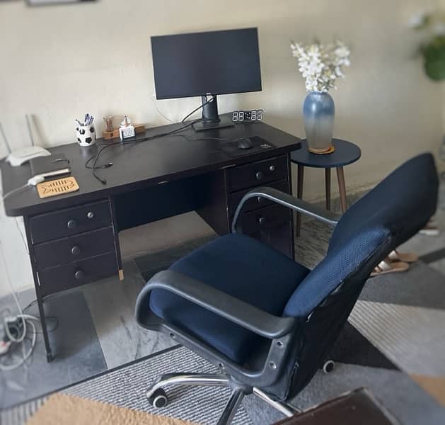 Office table and chair for sale 1